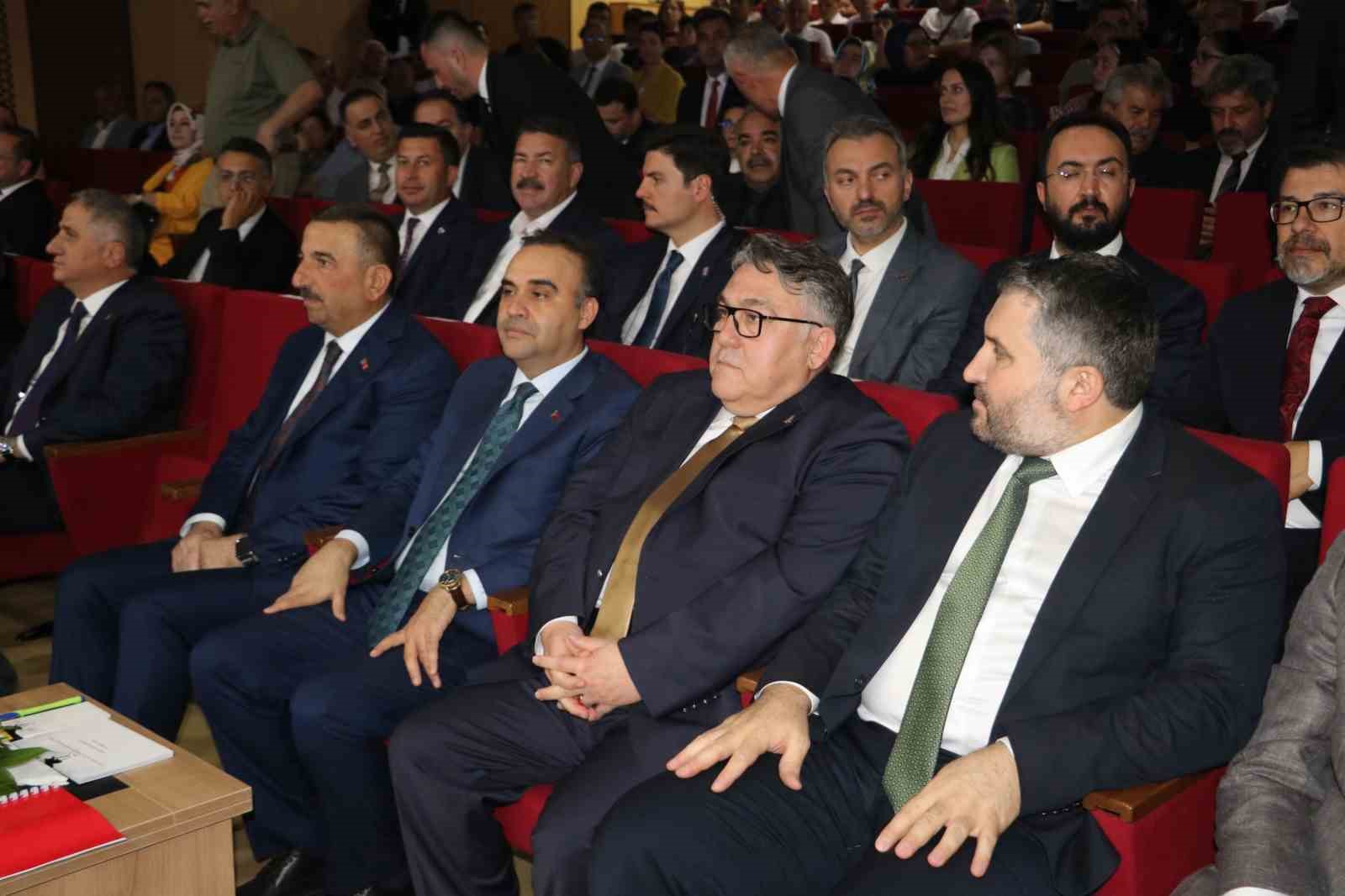 Bakan Kacır: "NATO Zirvesi’nde Türkiye’nin gücü bir kez daha görüldü"