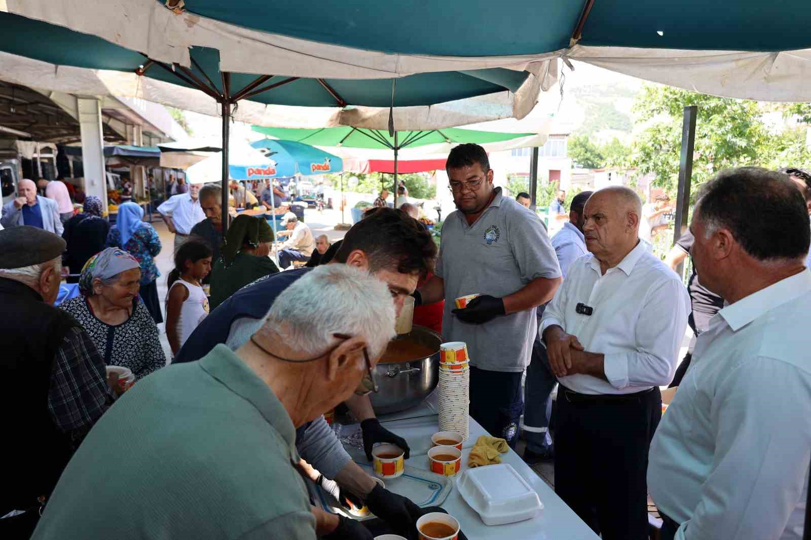 Başkan Öztürk kapalı pazar yerinde esnaf ve vatandaşlarla buluştu