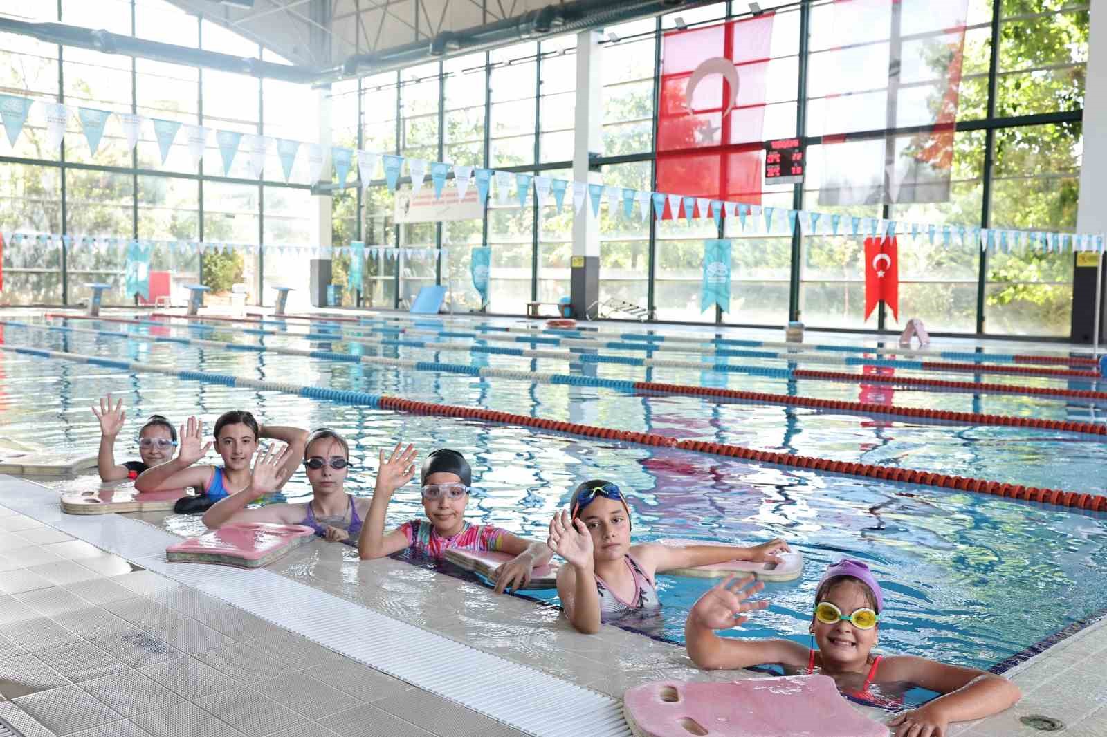 Nilüfer’de kırsal mahallelerdeki çocuklar yüzme öğreniyor