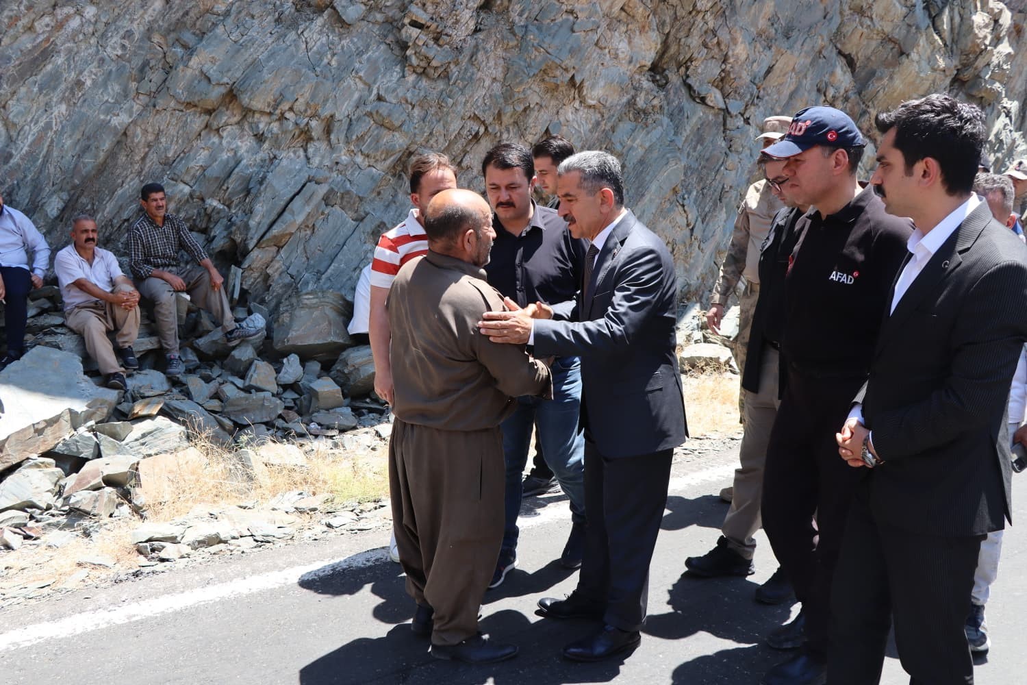 Vali Ekici, Habur Çayı’ndaki arama çalışmalarını yerinde inceledi