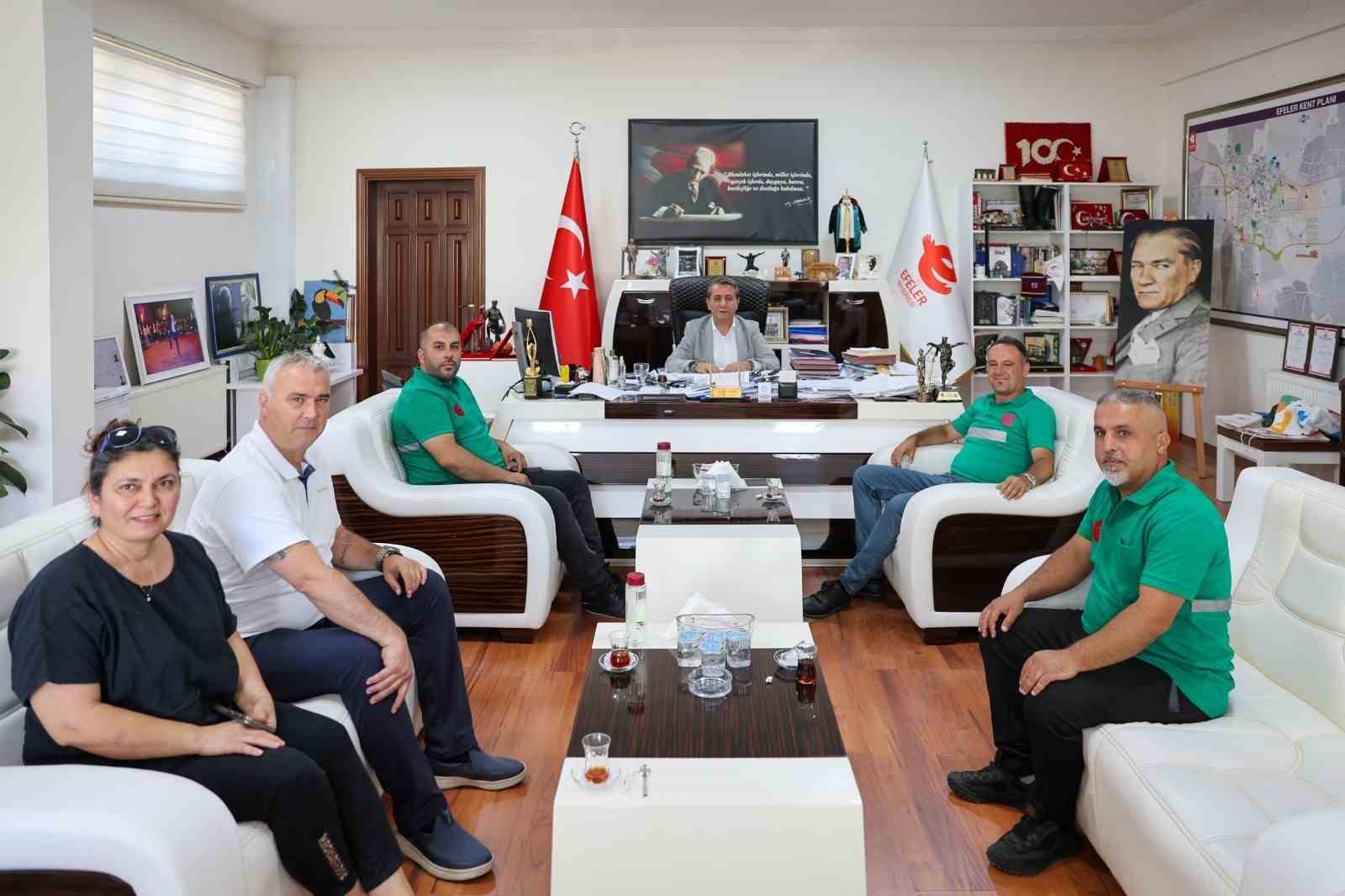 Efeler’de hayat kurtaran belediye personeline anlamlı ödül