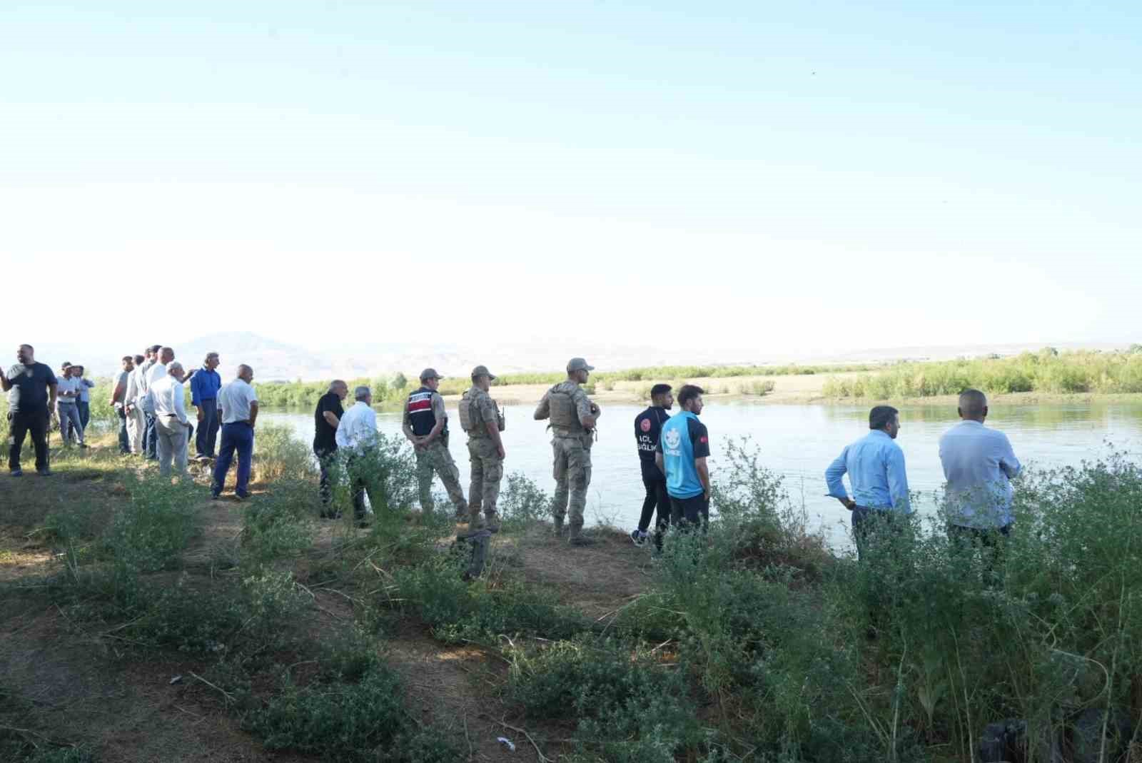 Muş’ta nehre düşen 10 yaşındaki çocuk için arama çalışması başlatıldı