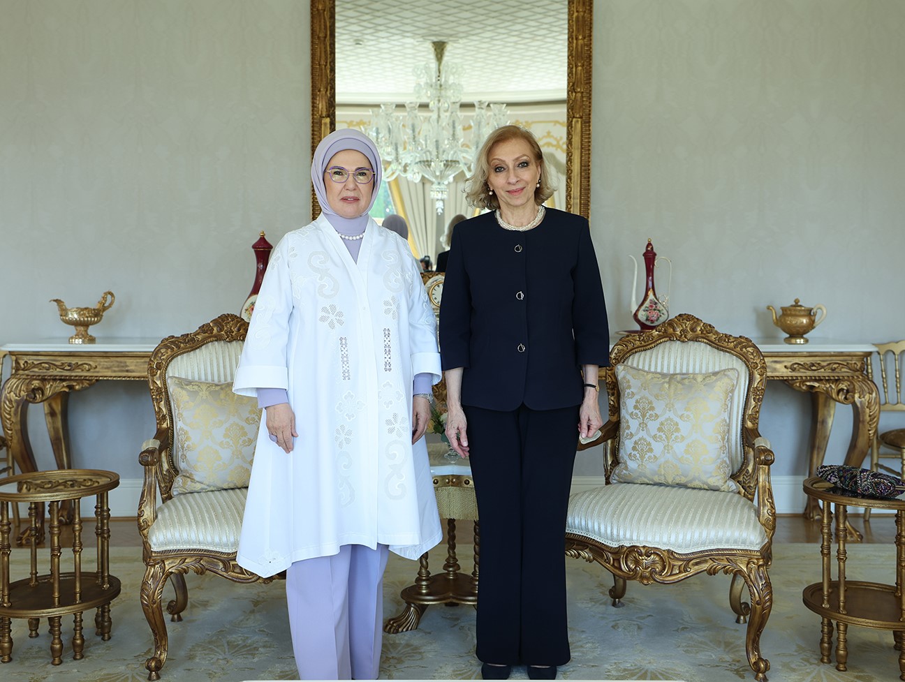 Emine Erdoğan, Lübnan Başbakanı’nın eşi Sahar Selam ile görüştü
