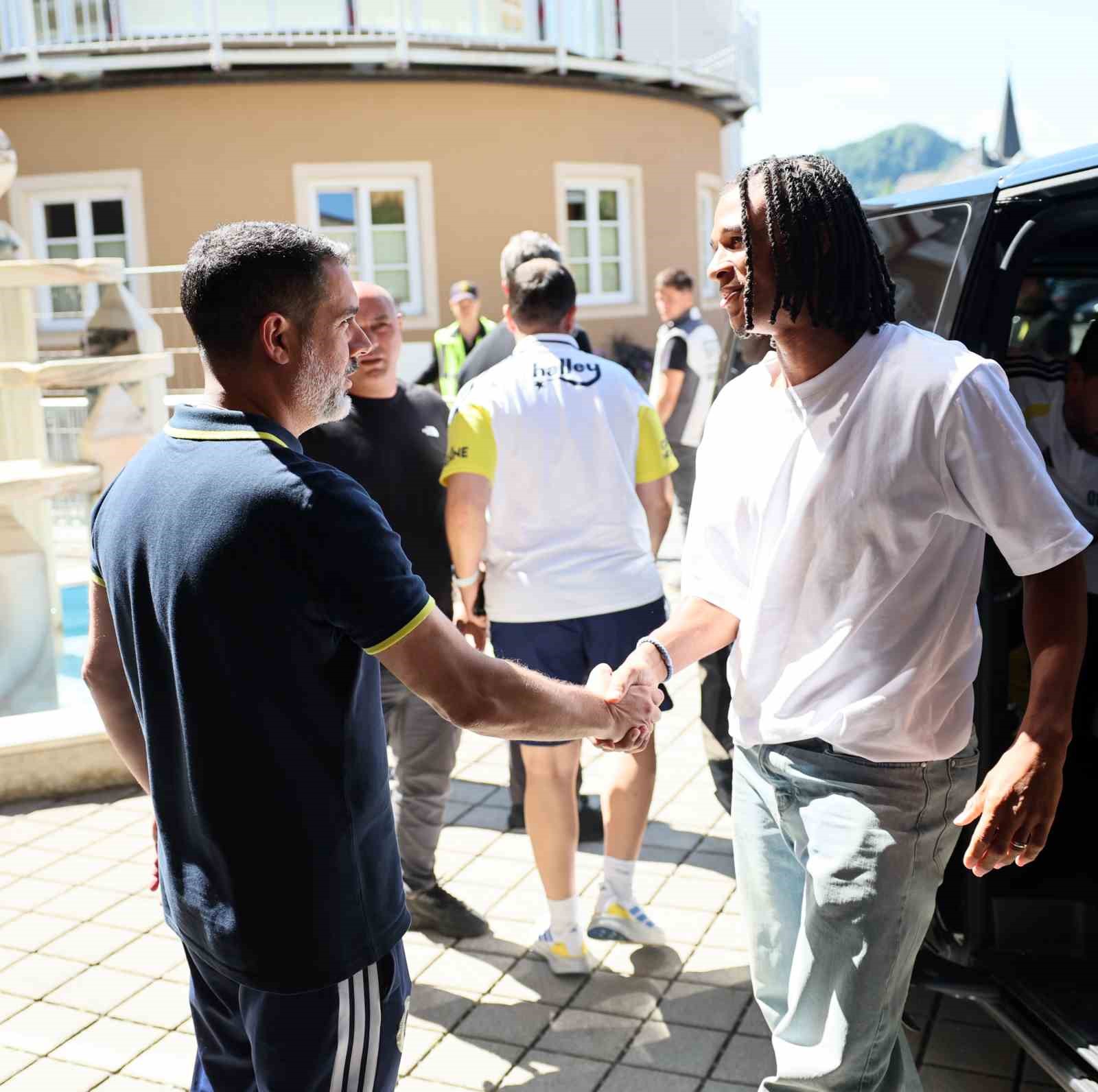 Nathan Ake, kampa katıldı