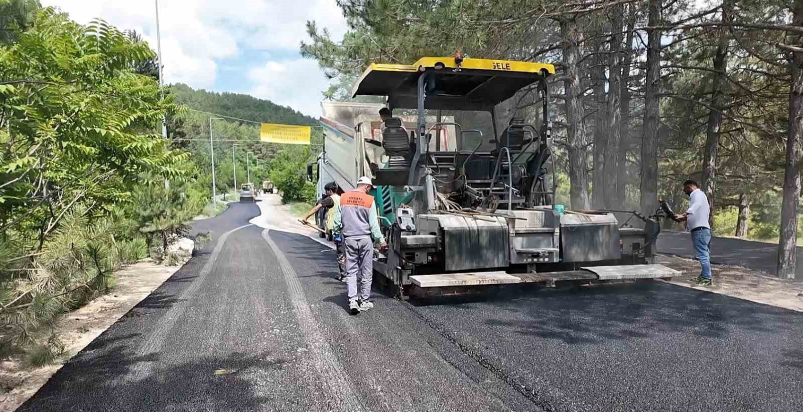 Gölcük Tabiat Parkı ile Dere Mahallesi arasındaki yol asfaltlanıyor