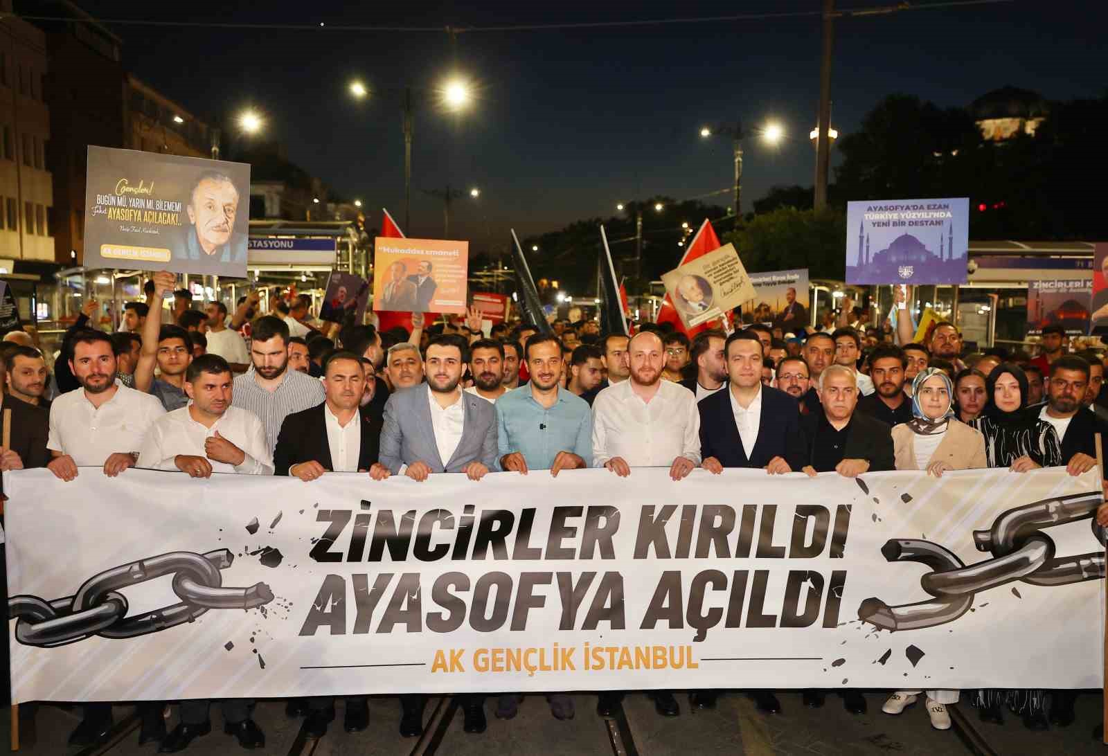 AK Parti Gençlik Kolları’ndan düzenlenen Ayasofya Yürüyüşü’ne binler katıldı