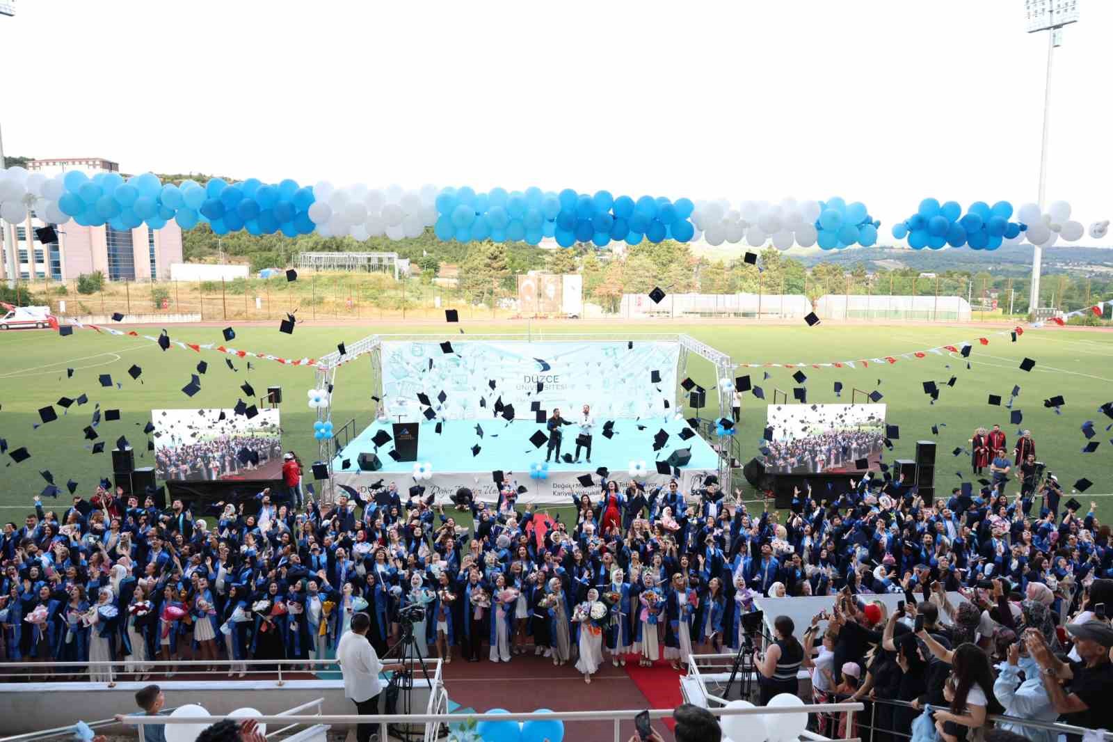 Düzce Üniversitesi mezuniyet törenleri sona erdi