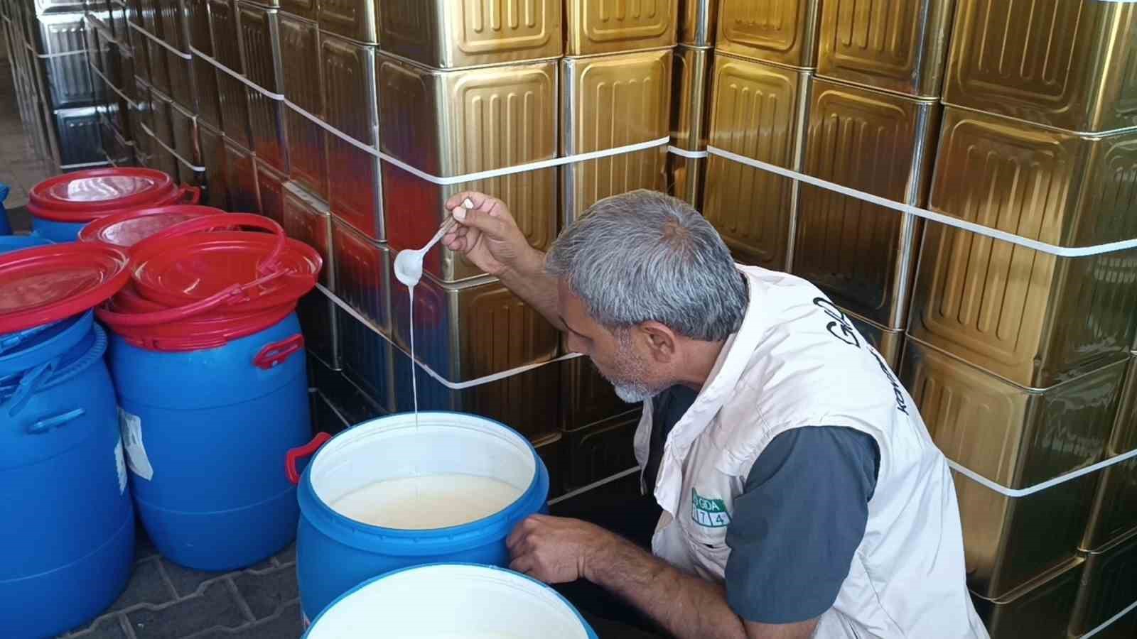 Şanlıurfa’da kaynağı belli olmayan 400 kilo şüpheli sade yağ ele geçirildi