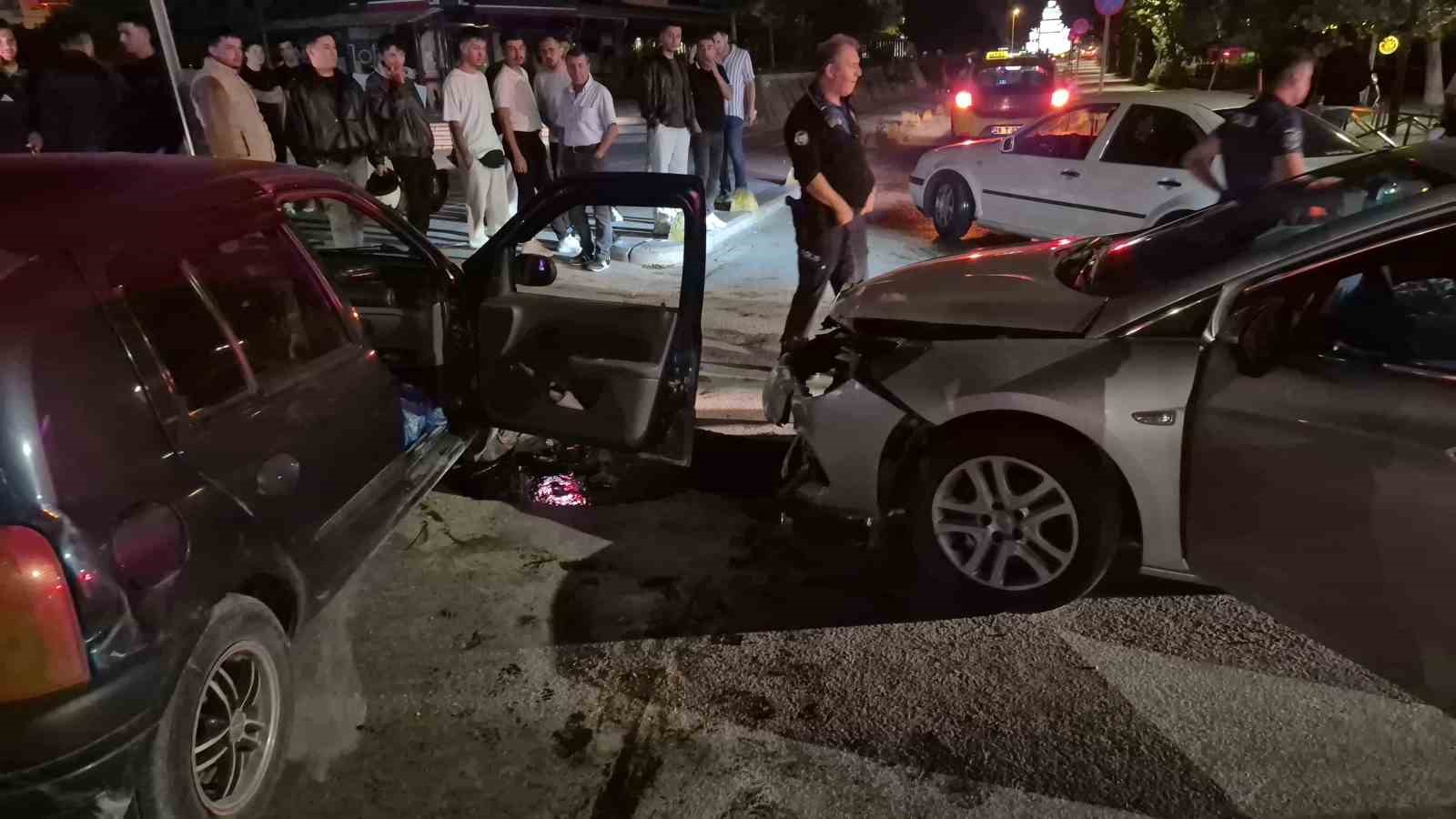 Alkollü sürücü, fark etmediği beton refüjü aşıp kaza yaptı: "Ben orayı düz sandım"