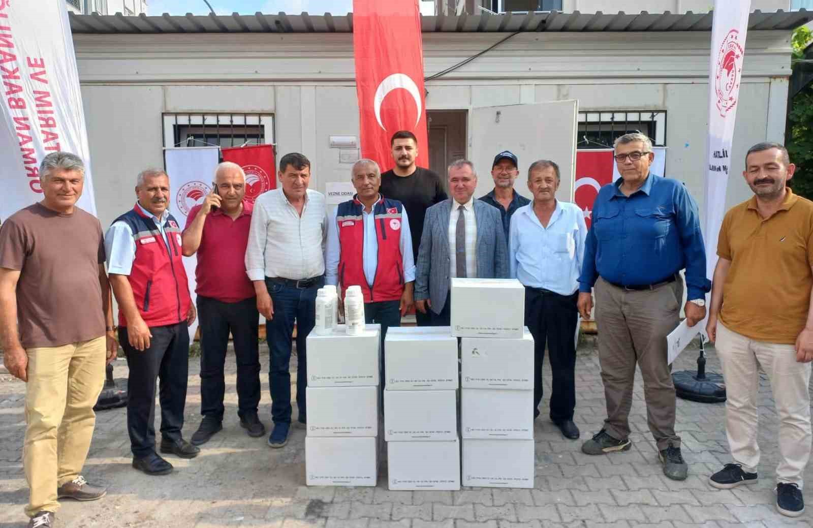 Erzin’de turunçgil üreticilerine portakal yağı desteği