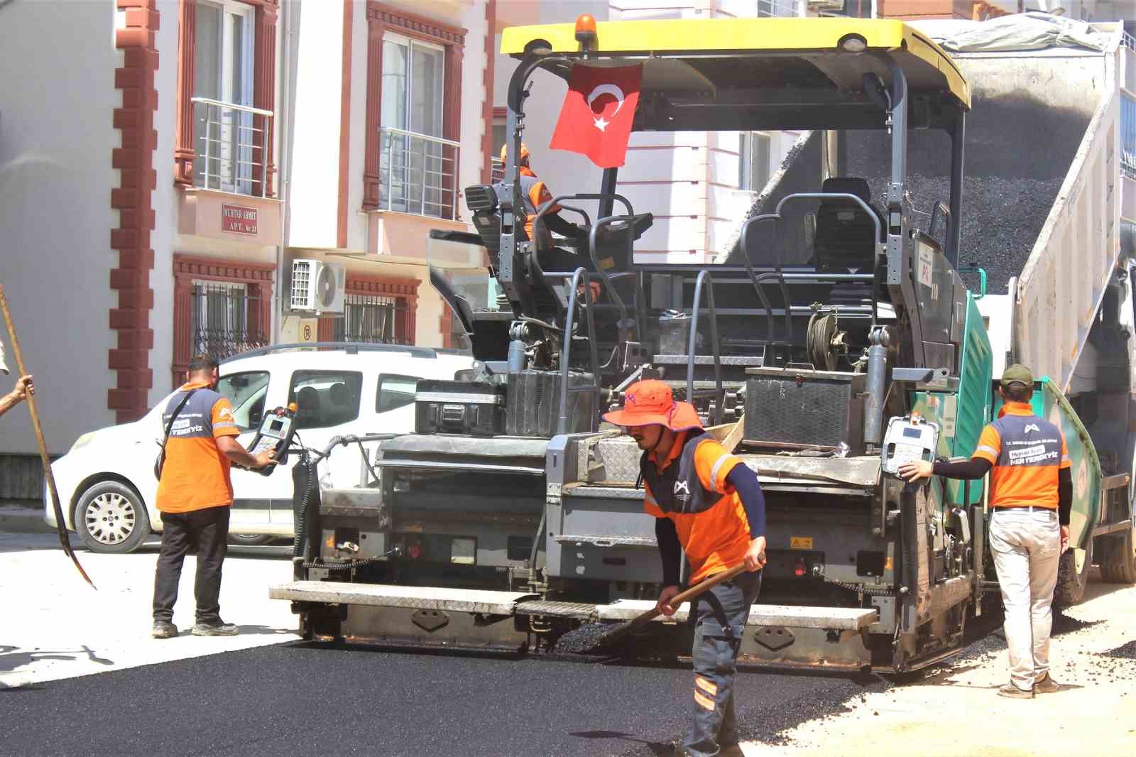 Mersin’de iki önemli güzergahta asfalt çalışması
