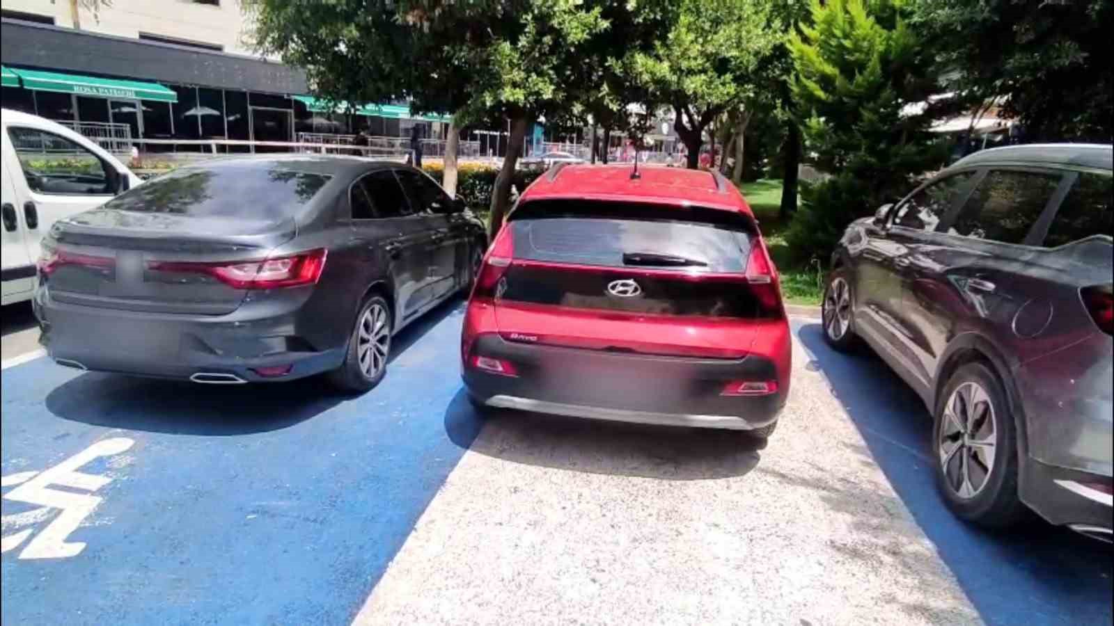 Mersin’de engelli rampası ve kaldırımı işgal eden 184 araca ceza