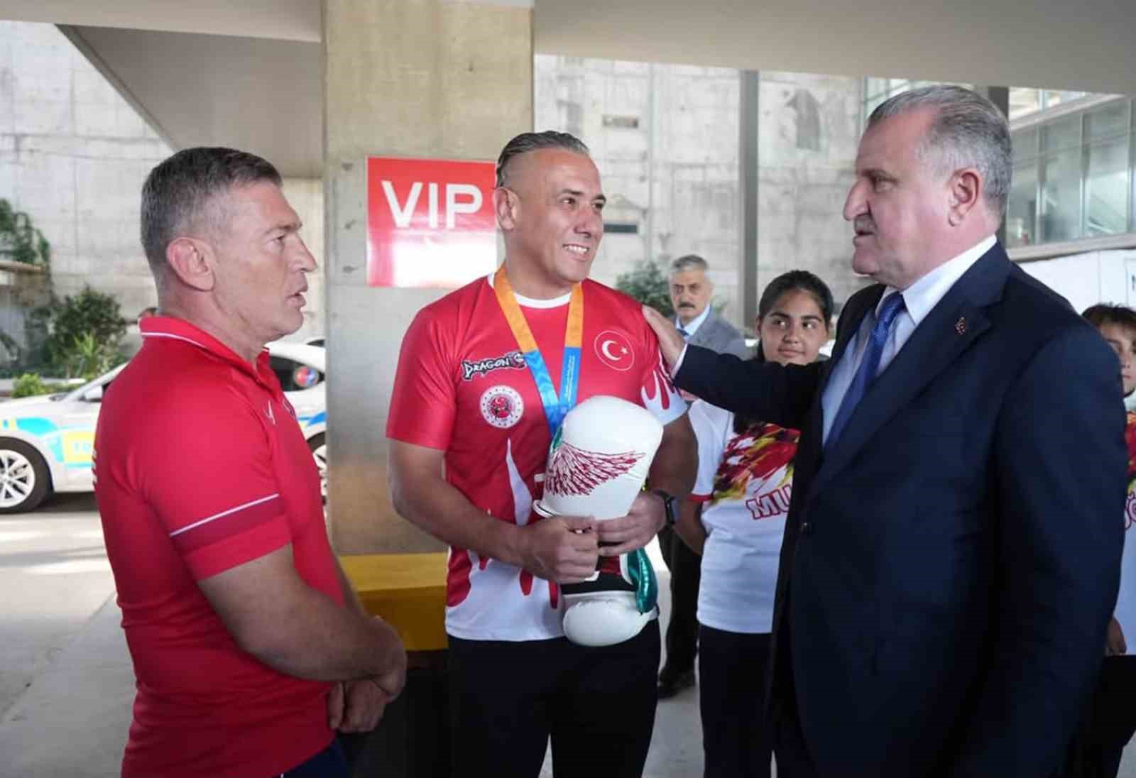 Gençlik ve Spor Bakanı Bak’ı Muğla’da milli sporcular karşıladı