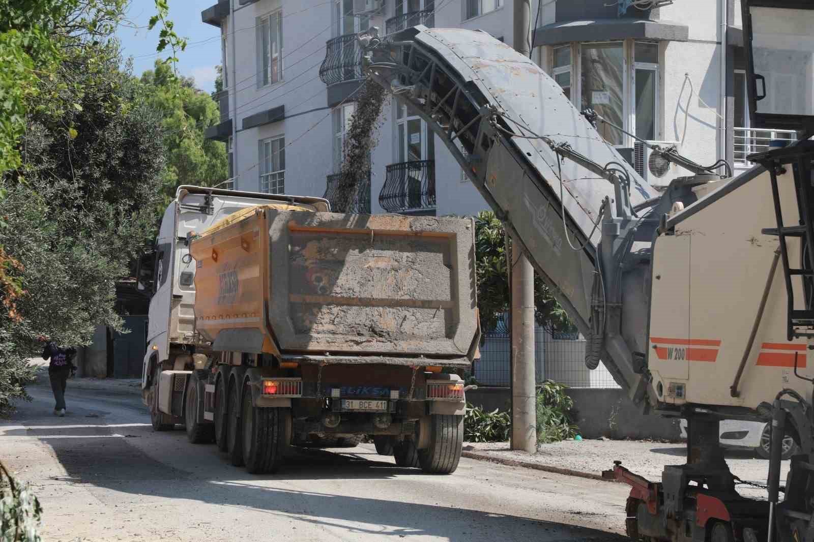 HBB, Antakya ve Defne’de yol çalışmalarını sürdürüyor
