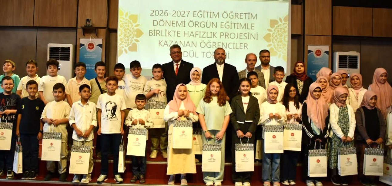 Kütahya’da hafızlık projesini kazanan öğrenciler ödüllendirildi
