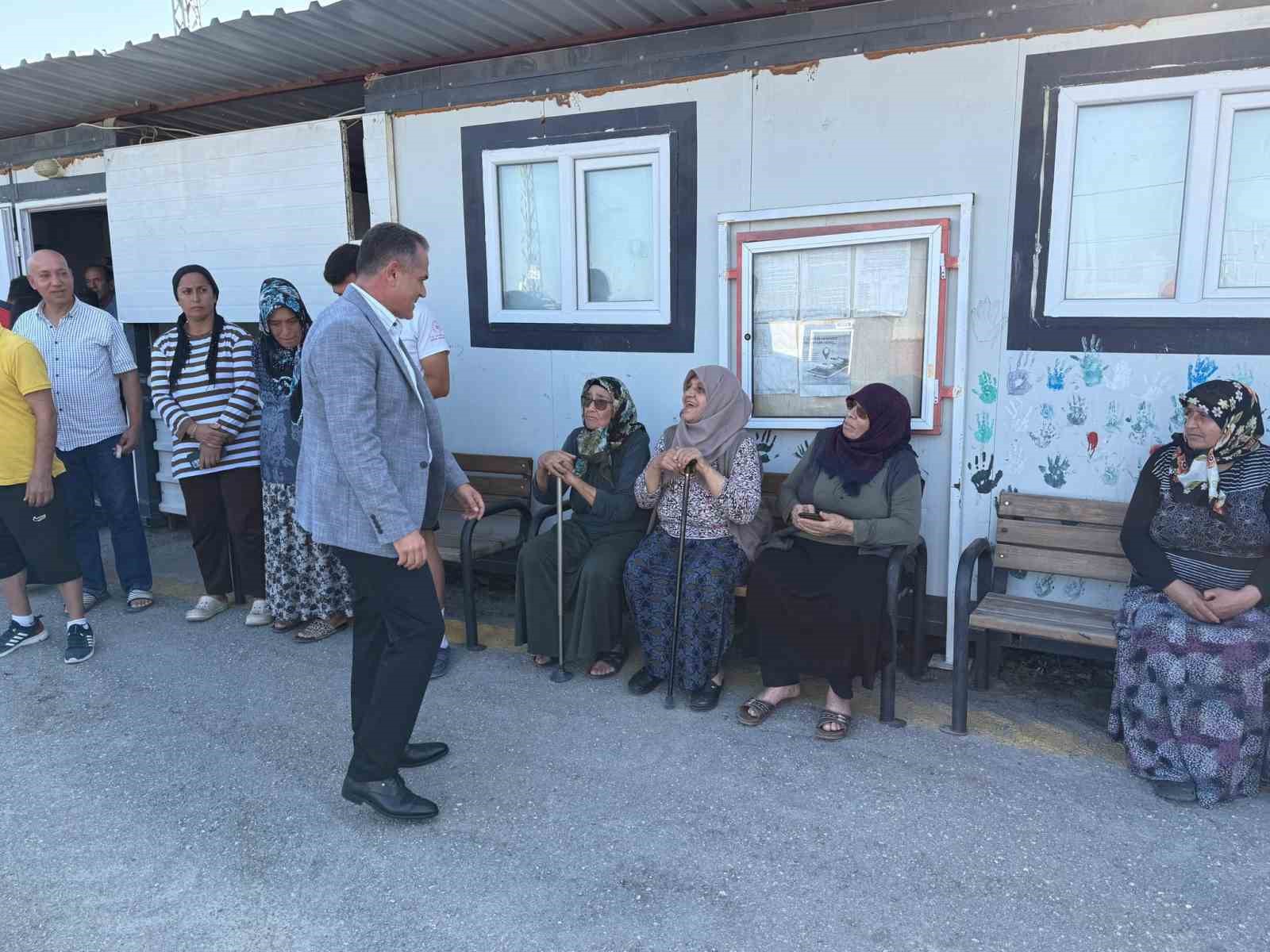 Kaymakam Akdaş, konteyner kentte yaşayan vatandaşlarla bir araya geldi