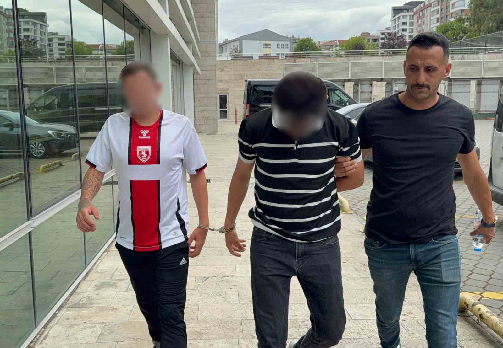 Uyuşturucu ticaretinden 2 kişi adliyeye sevk edildi