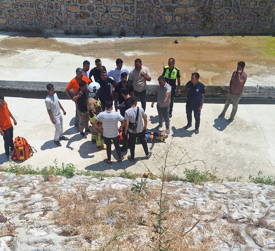Bisikletiyle köprüden uçan çocuk 7 metreden yere çakıldı