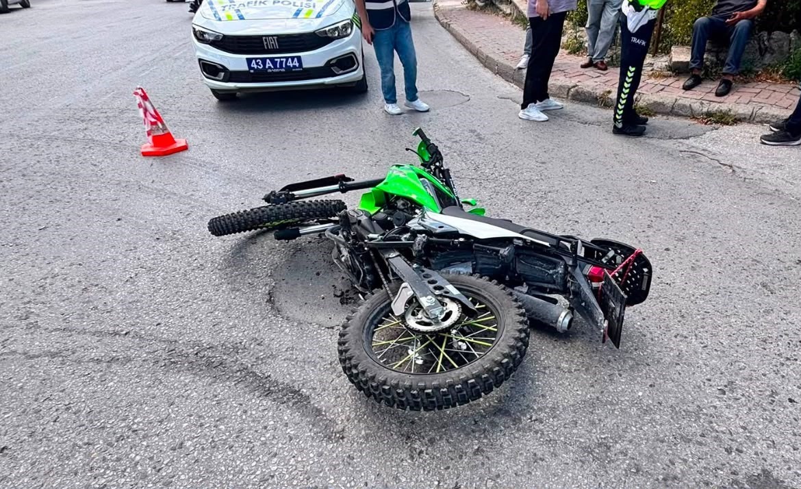 Tavşanlı’da otomobil ile motosiklet çarpıştı: 1 yaralı