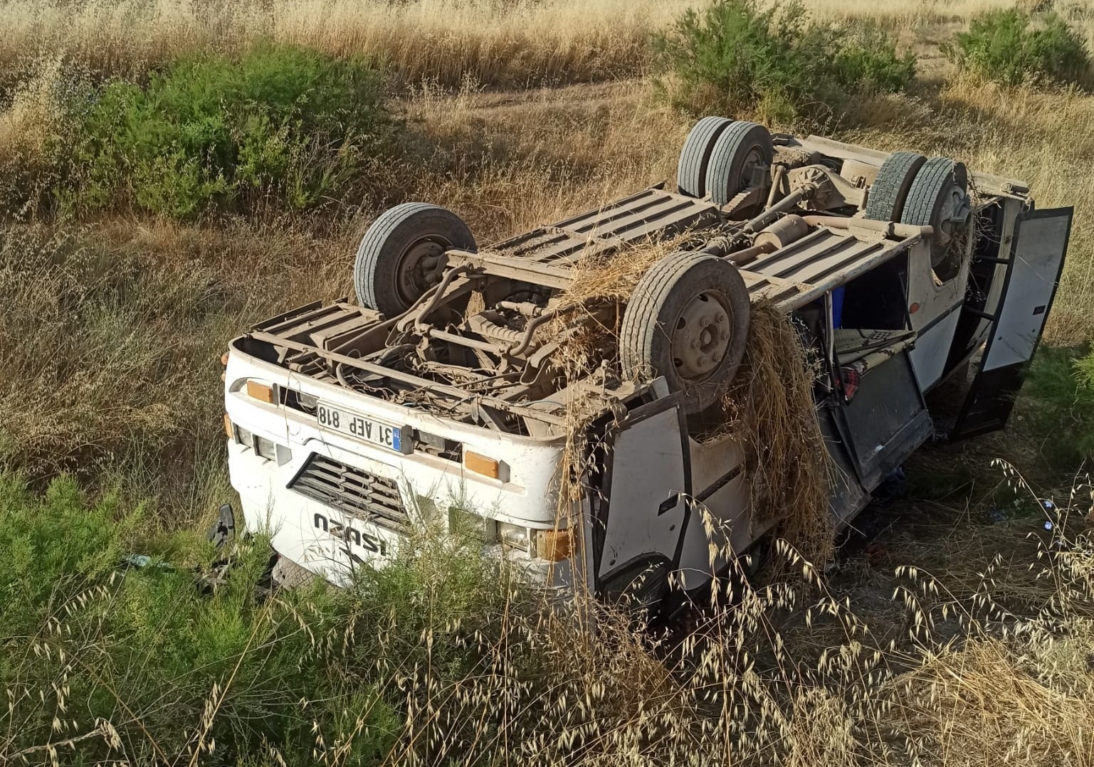 Amasya’da tarım işçilerini taşıyan midibüs devrildi: 16 yaralı