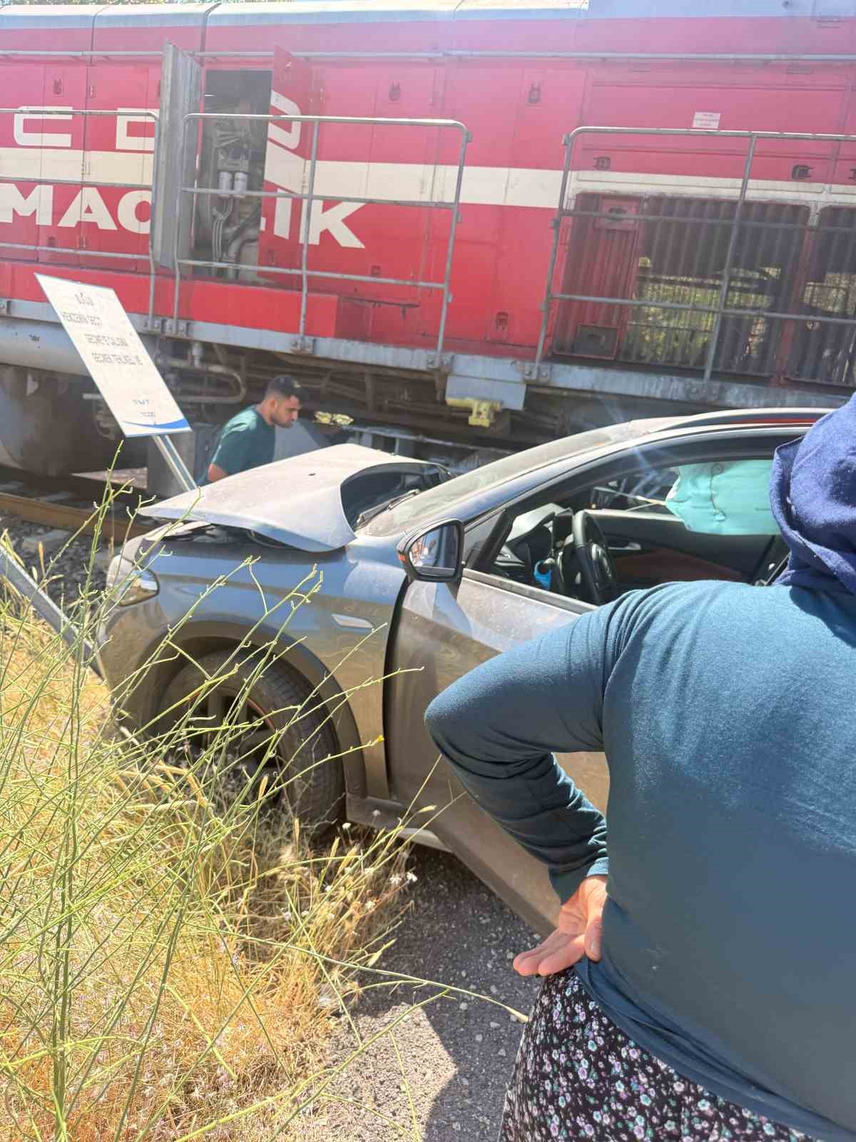 Manzarayı çekerken tren kazasını kaydetti