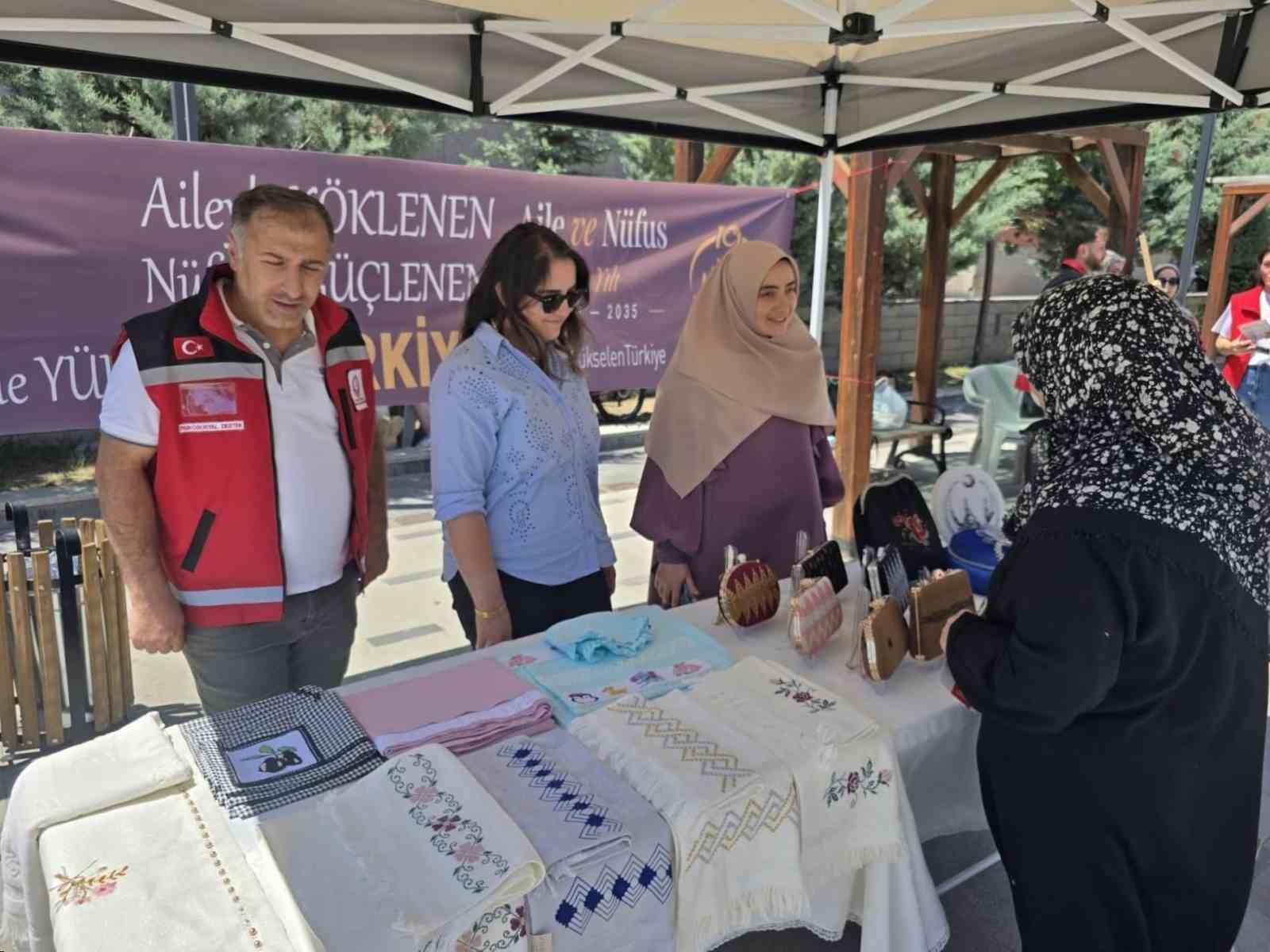 Bayburt’ta şehit ve gazi ailelerinin el emeği ürünleri sergilendi