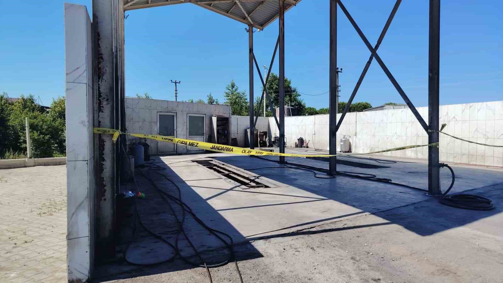 Elektik akımına kapılarak ölen baba ve oğlu gözyaşları arasında toprağa verildi