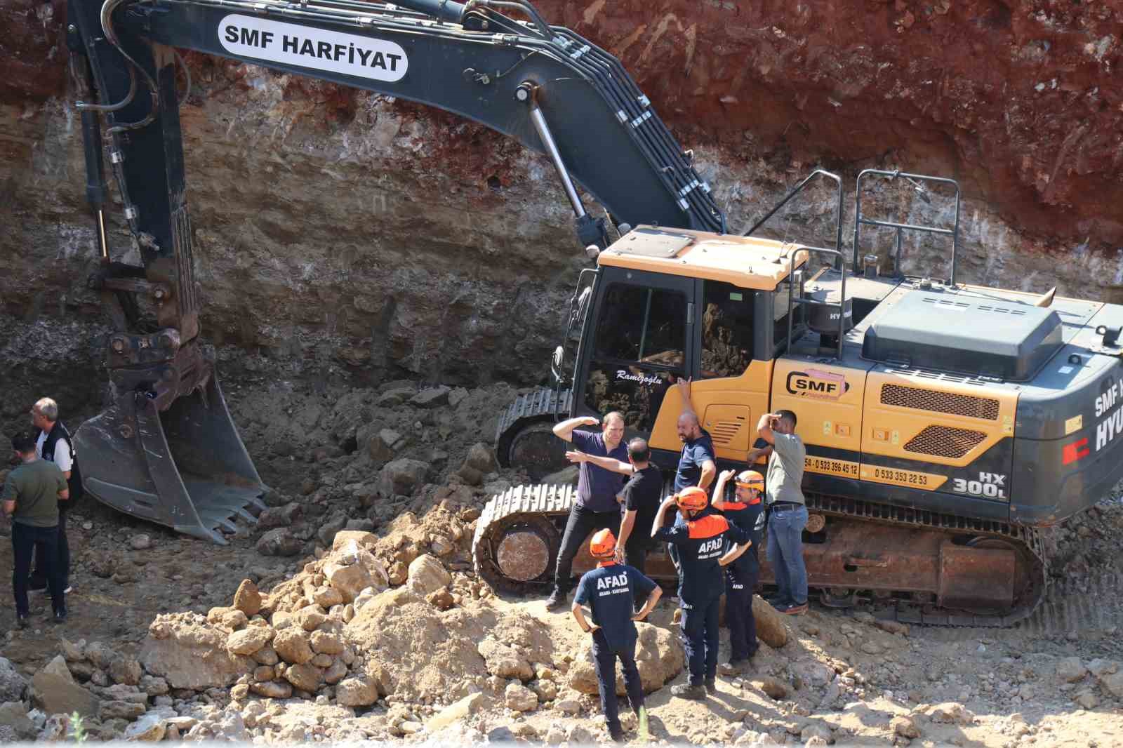 İnşaat kazısında göçük altında kalan kepçe operatörü hayatını kaybetti