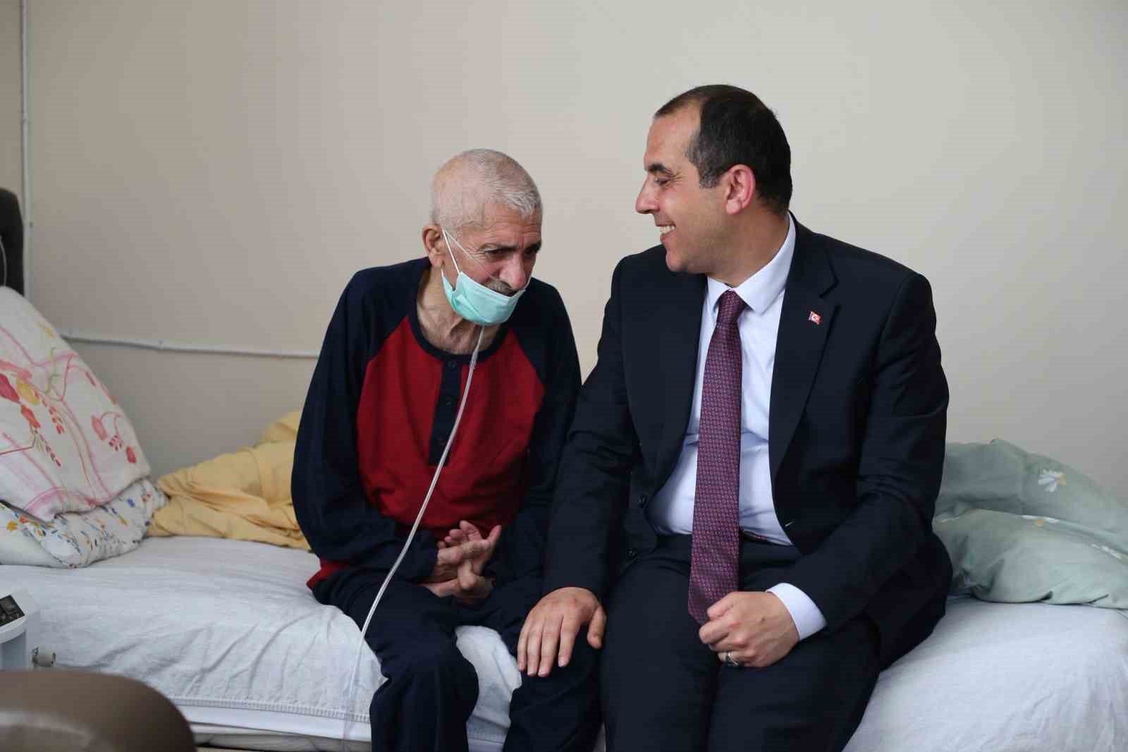Vali Taşolar’dan, Tuzluca Şehit ve Gazi Aileleri Derneği Başkanı Türkan’a geçmiş olsun ziyareti