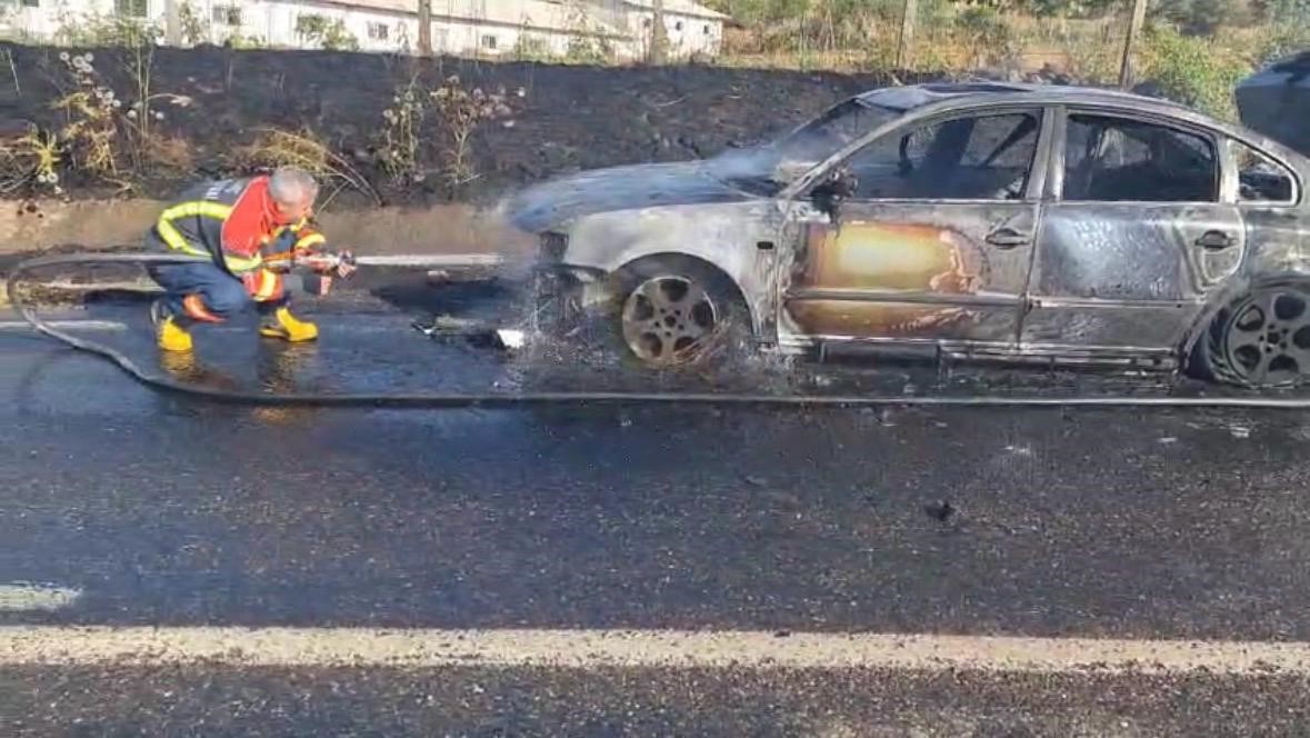 Bingöl’de seyir halindeki otomobil alevlere teslim oldu