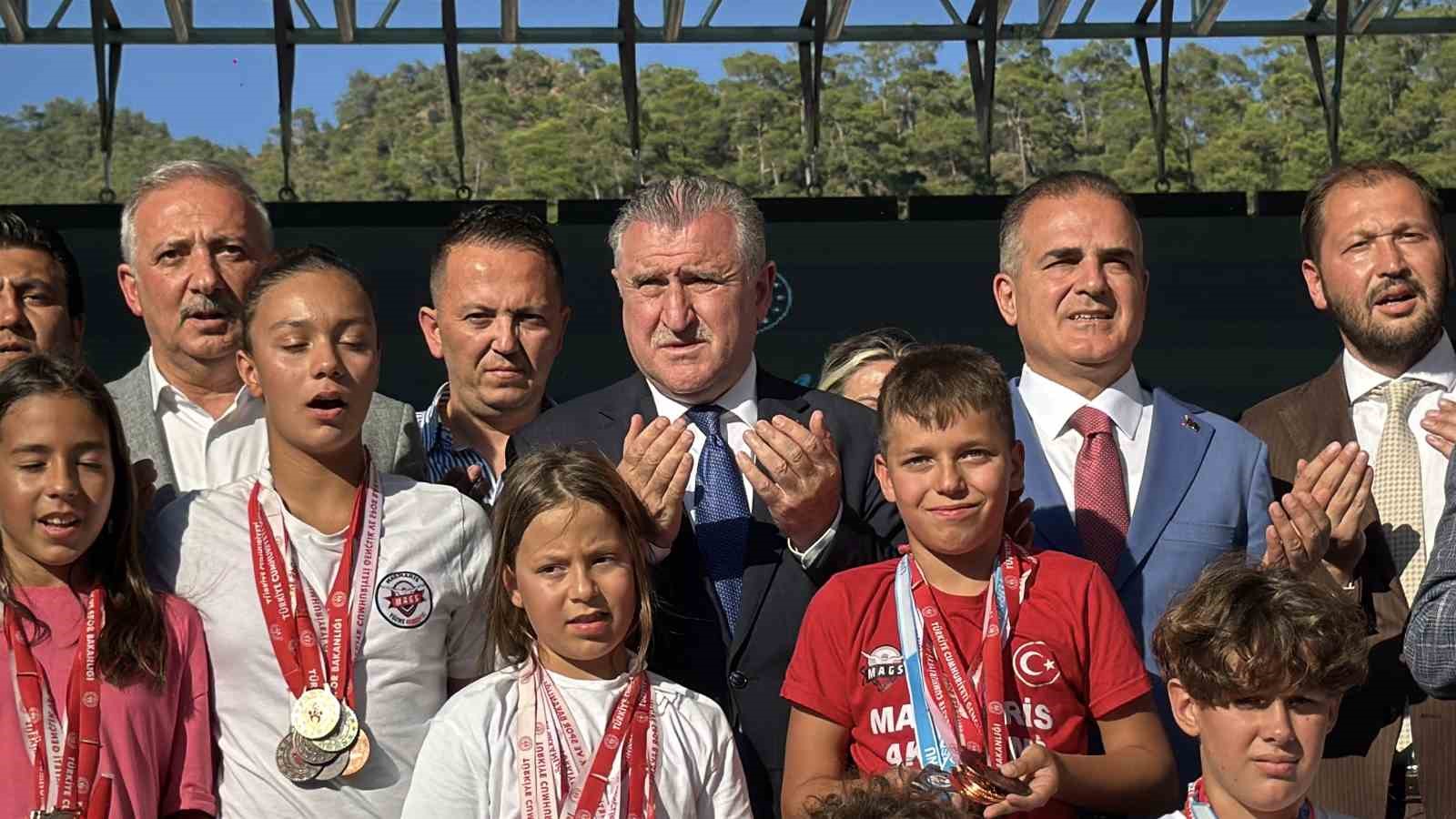Bakan Bak’tan Marmaris’e olimpik havuz müjdesi