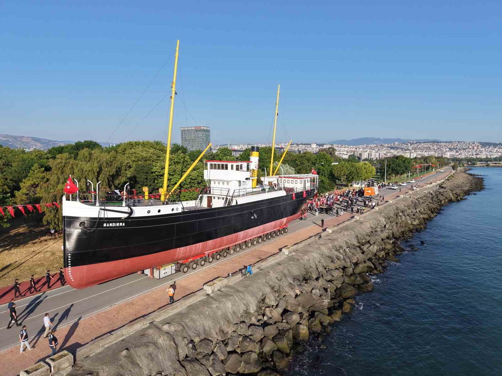 Bandırma Vapuru karadan yürütülerek taşınmaya başlandı