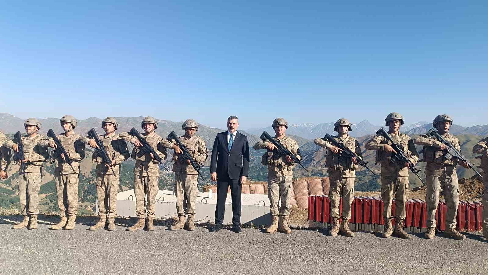 Bakan Çiftçi sınırın sıfır noktasında: "’Terörsüz Türkiye’ projesi hayata geçmiştir ve kararlılıkla devam ederek başarıya ulaşacaktır"