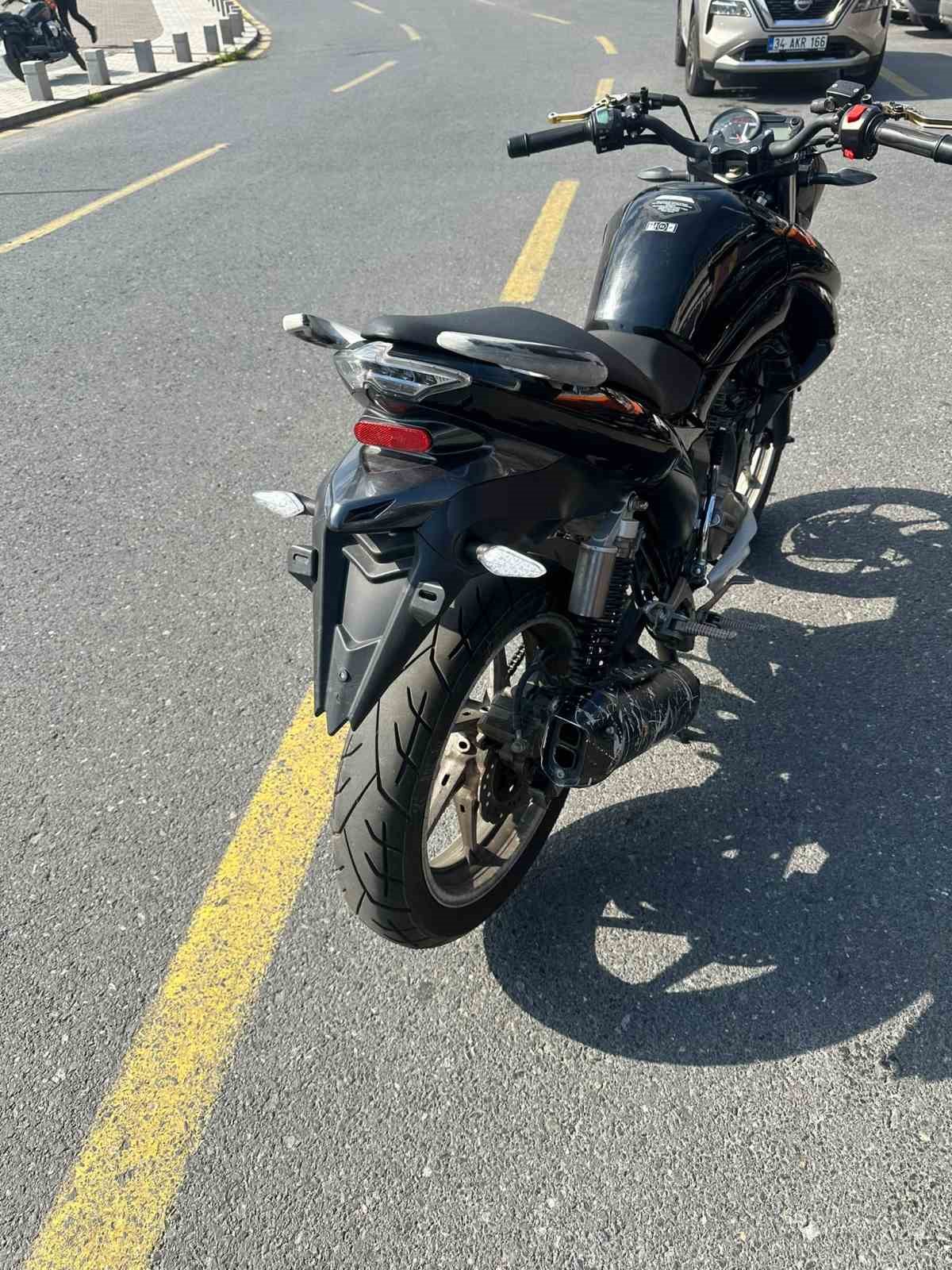 Başakşehir’de plakasız ve ehliyetsiz motosiklet sürücüsüne 131 bin liralık ceza