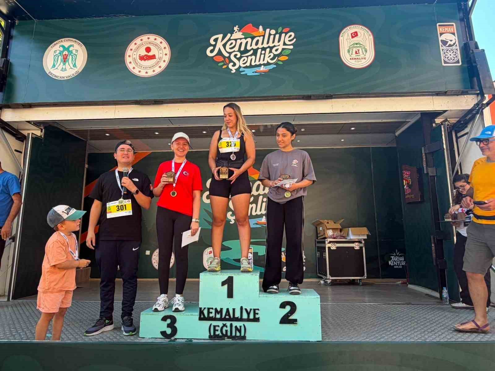 Kemaliye sokaklarında spor coşkusu yaşandı