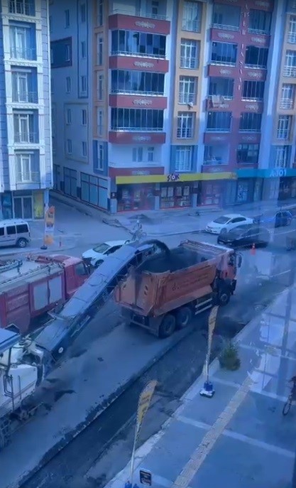 Karayolları ekipleri Kars’ta şehir içi yollarda asfalt seferberliği başlattı