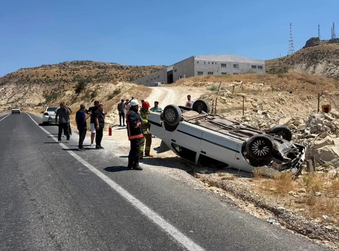 Mardin’de otomobil takla attı: 2 yaralı