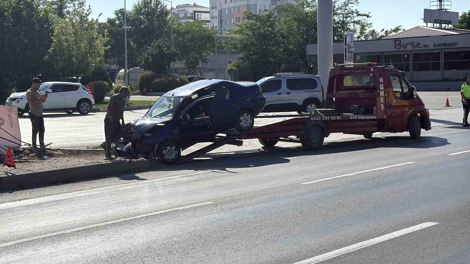Eskişehir’de hatalı manevra kaza getirdi: 1 yaralı