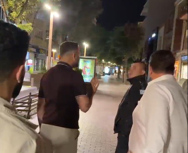 15 Temmuz pankartını indiren görevli, Ömer Halisdemir için "Kim o" dedi