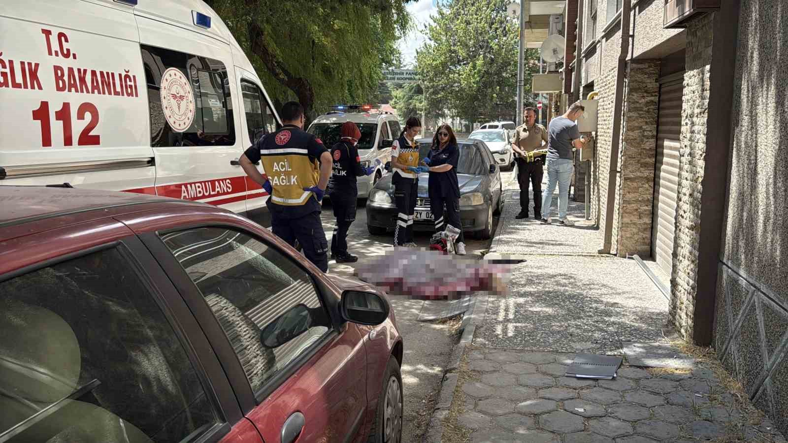 Eskişehirde 3’üncü kattan düşen 61 yaşındaki kadın hayatını kaybetti