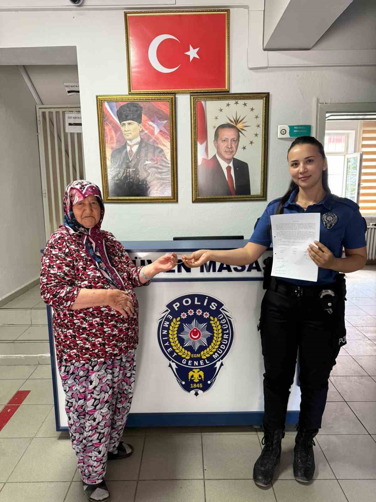 Kaybettiği altın bileziğine polis ekipleri sayesinde kavuştu