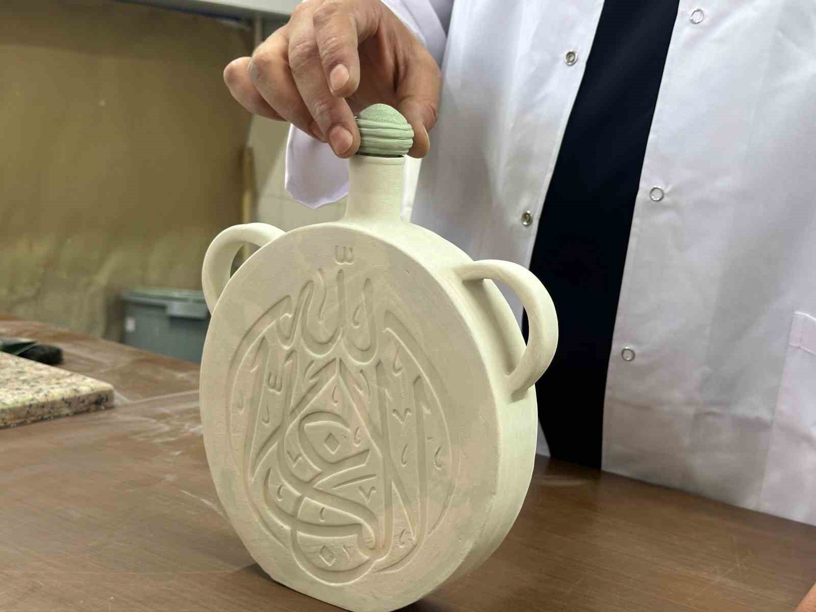 El ile şekillendirilen seramiğin fırından çıkıp son halini alması 1 hafta sürüyor