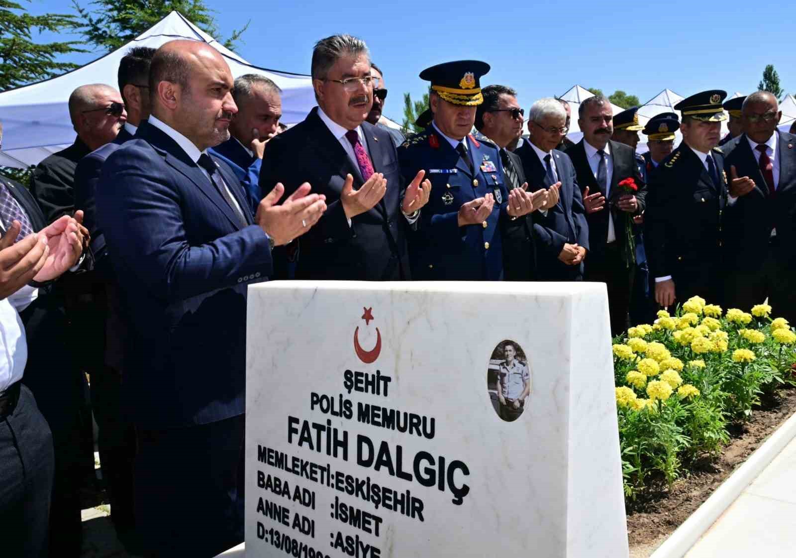 15 Temmuz Şehidi Fatih Dalgıç kabri başında dualarla anıldı