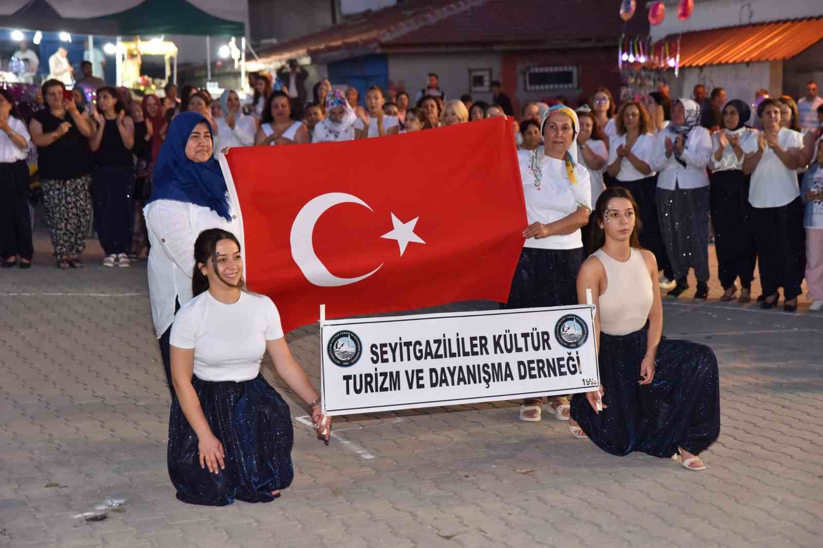 Seyitgazi’deki Şalvar Gecesi’nde renkli görüntüler