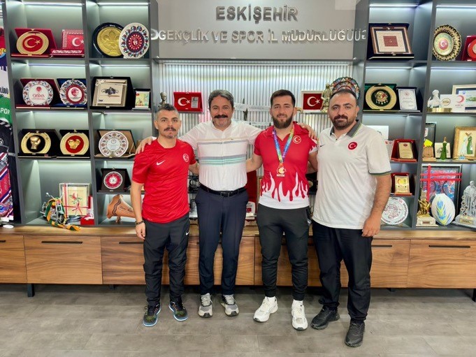 Eskişehirli güreşçiler Türkiye ikincisi oldu