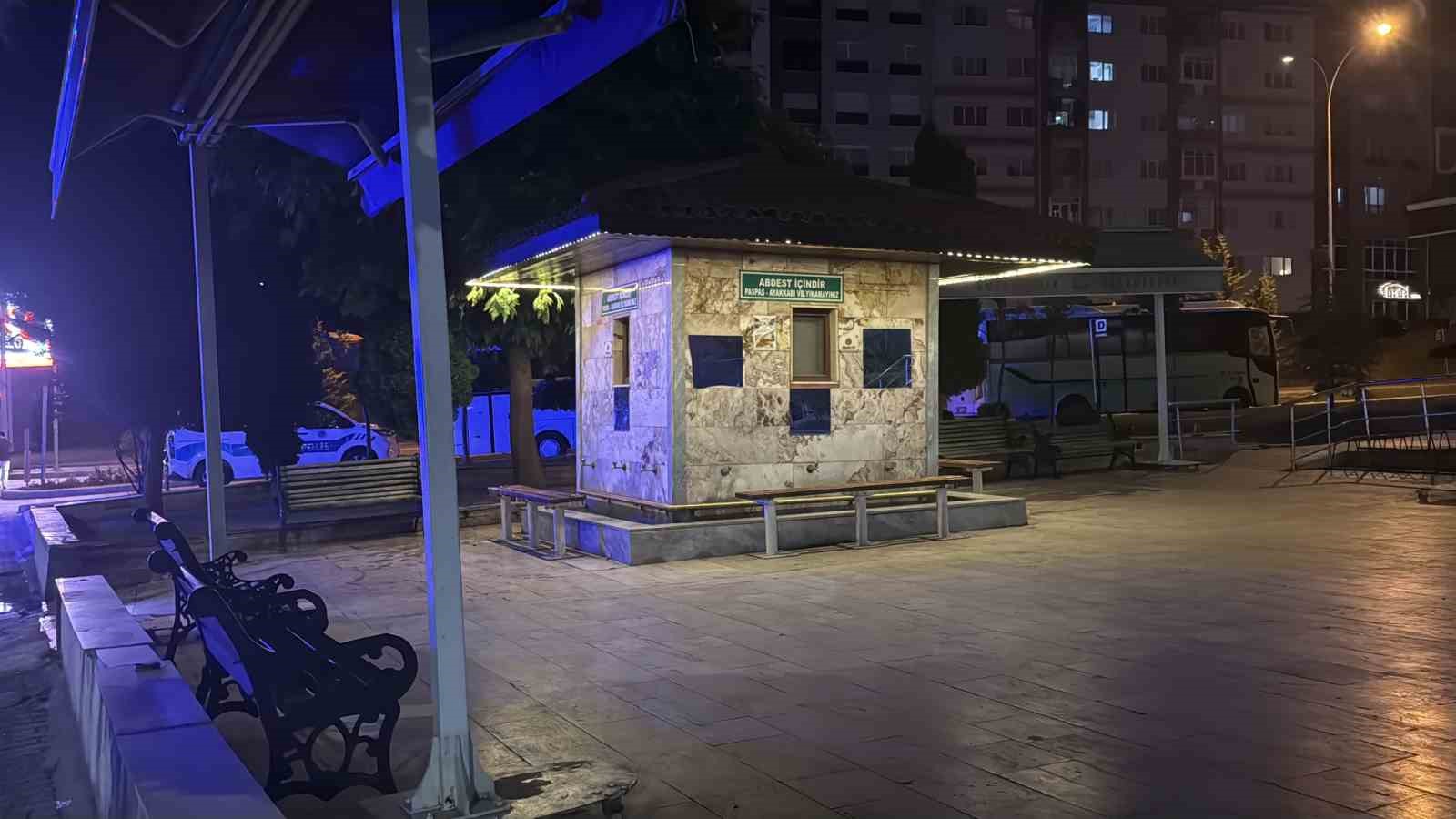 Şadırvanda baygın haldeki şahsa din görevlisi müdahale etti