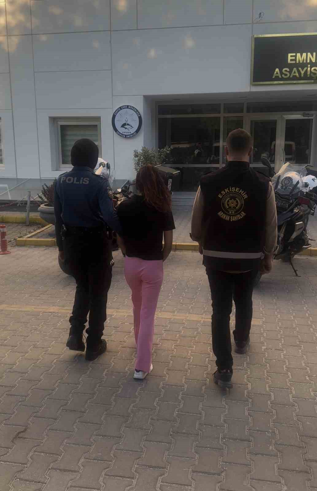 Eskişehir’de 49 yıl hapis cezası ile aranan şahıs yakalandı