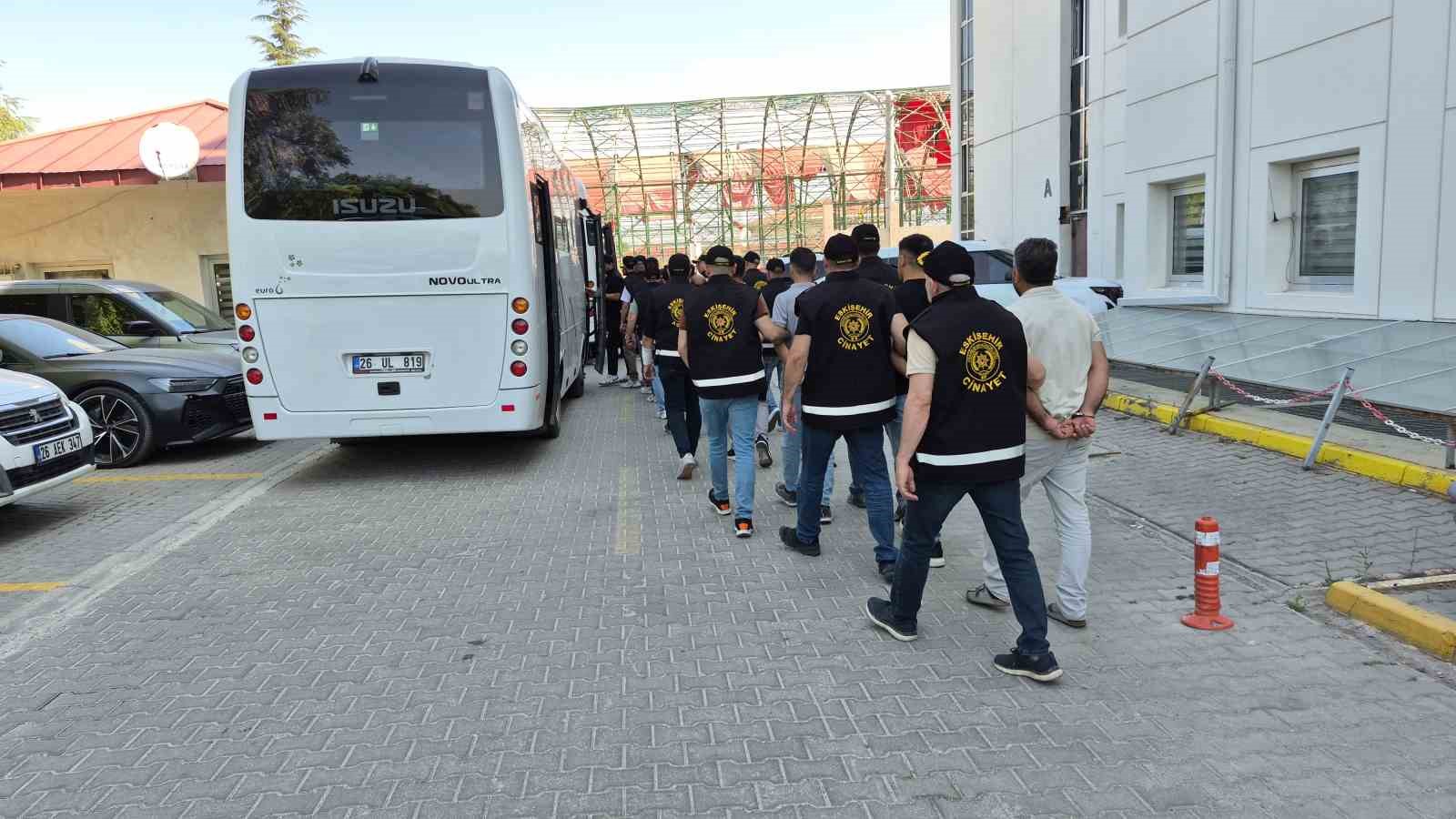Eskişehir’de polisin de yaralandığı kavga ile ilgili 18 şüpheli adliyeye sevk edildi