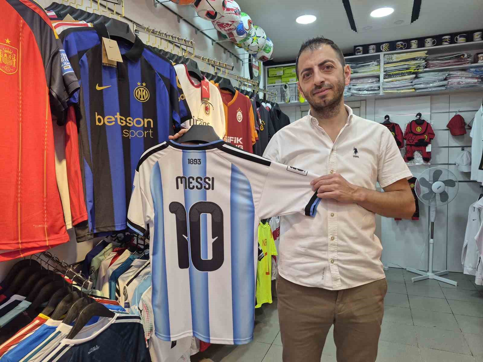 Milli maçların ardından forma satışlarında Messi hareketliliği