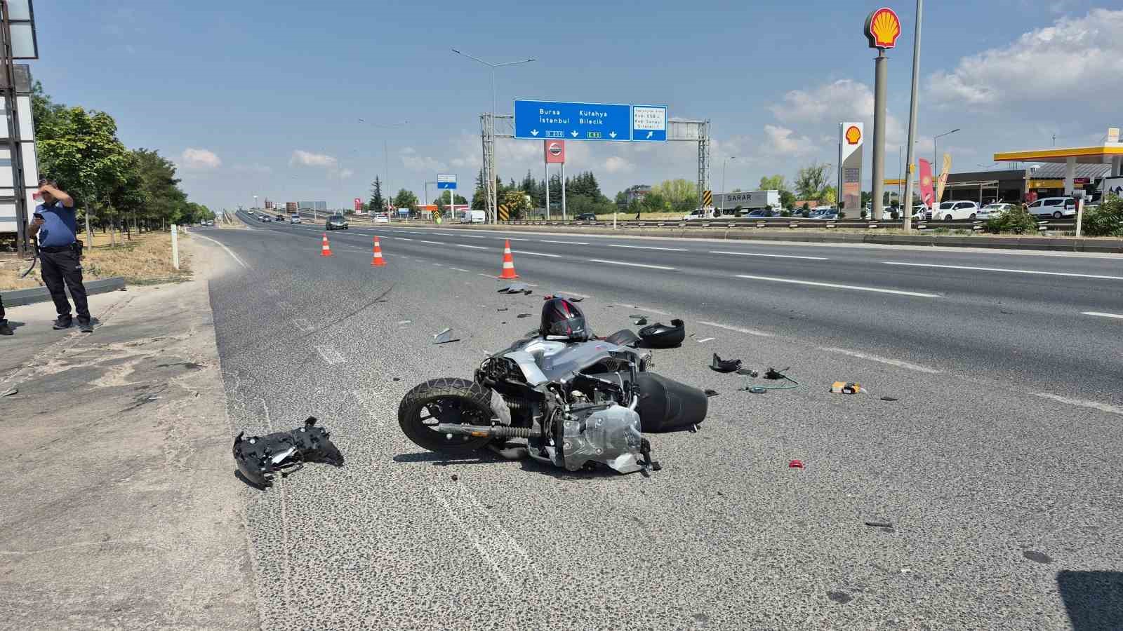 Eskişehir’de otomobile arkadan çarpan motosikletli yaralandı
